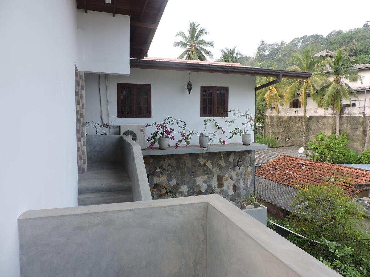 Asantha Guest House Unawatuna Bagian luar foto